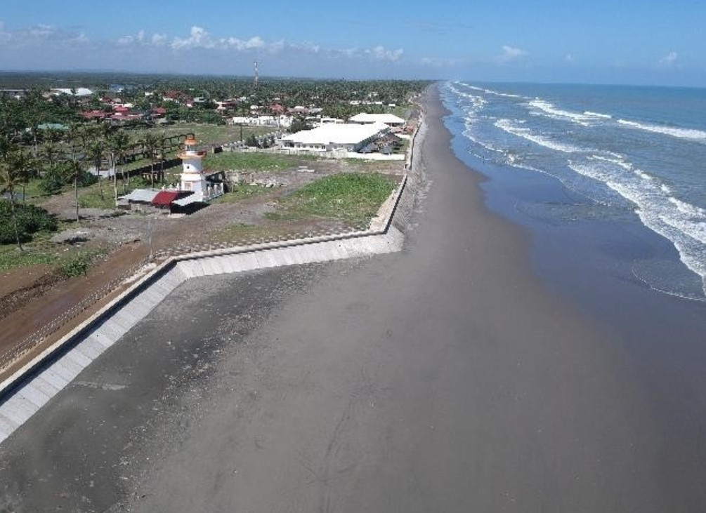 BEACH PROMENADE AND LIGHTHOUSE