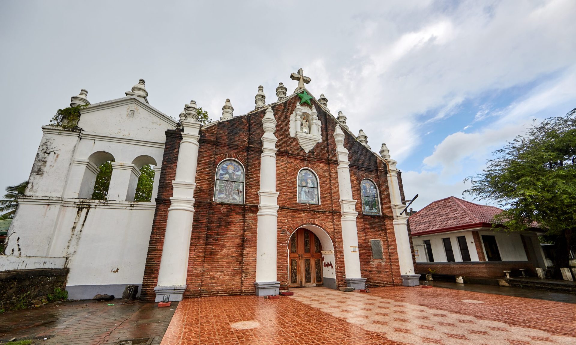 https://bugueyaknows.com/storage/images/Buguey-Church.jpg
